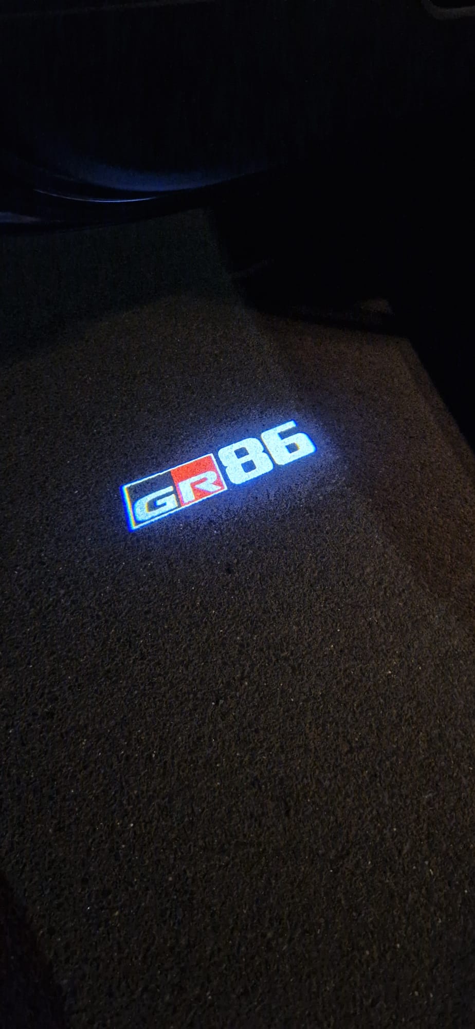 Türprojektor / Einstiegsbeleuchtung | GR86-Logo (Farbe) | GR86