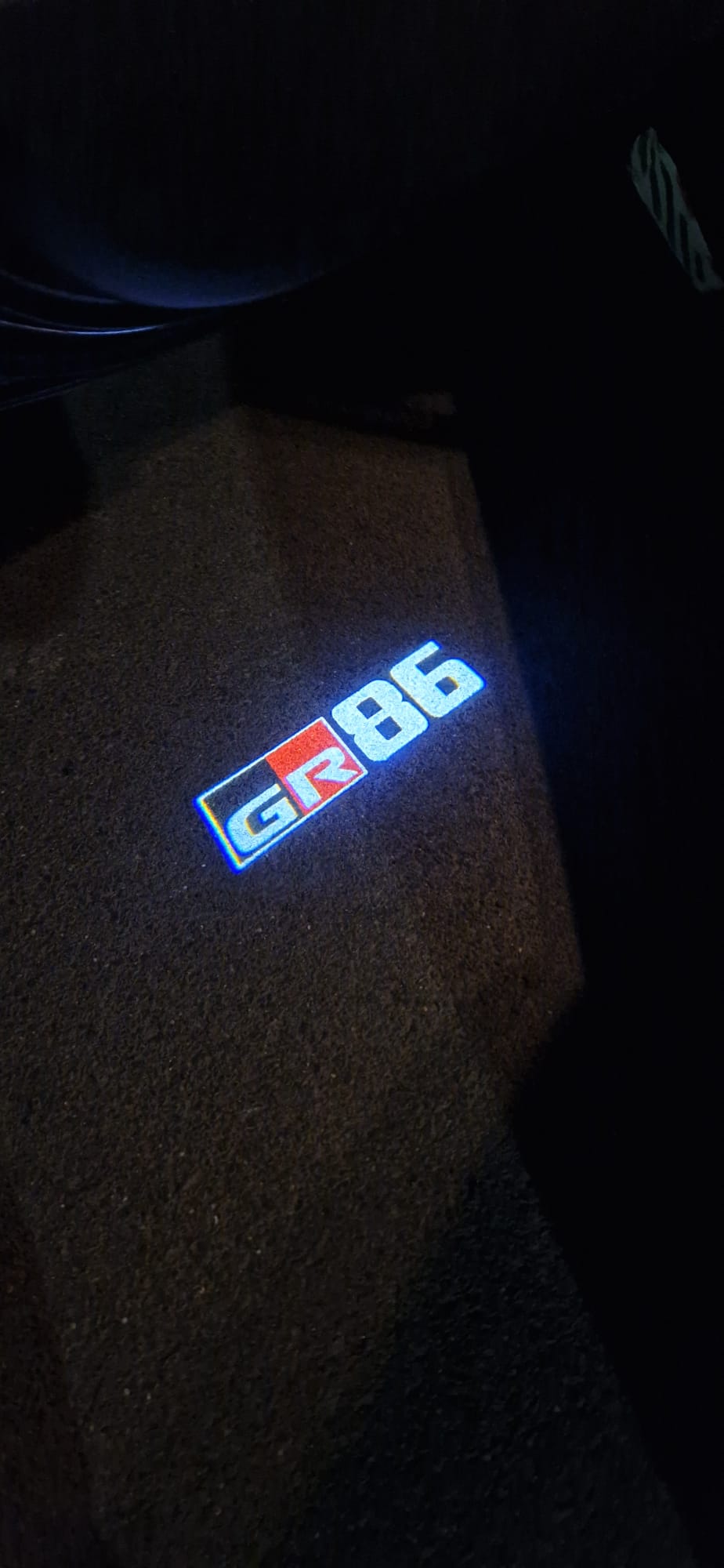 Türprojektor / Einstiegsbeleuchtung | GR86-Logo (Farbe) | GR86