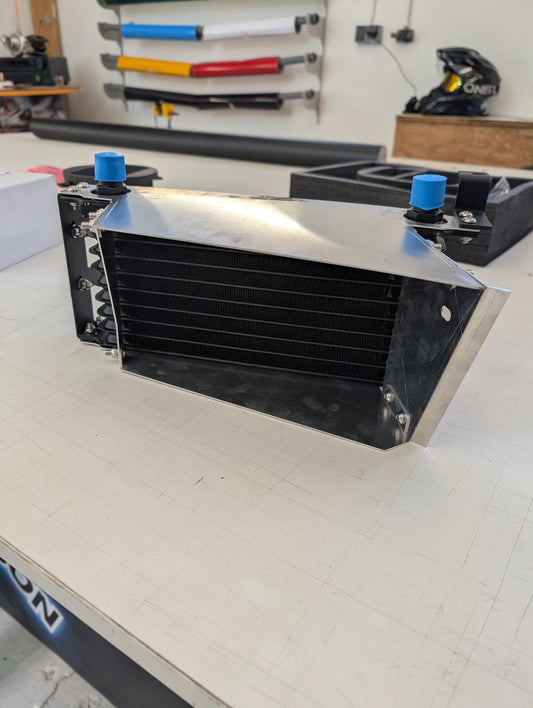 GreenFuchs x SKCustom | 10 Reihen Ölkühler mit Thermostat (+Luftleitblech) | GT86 & BRZ I